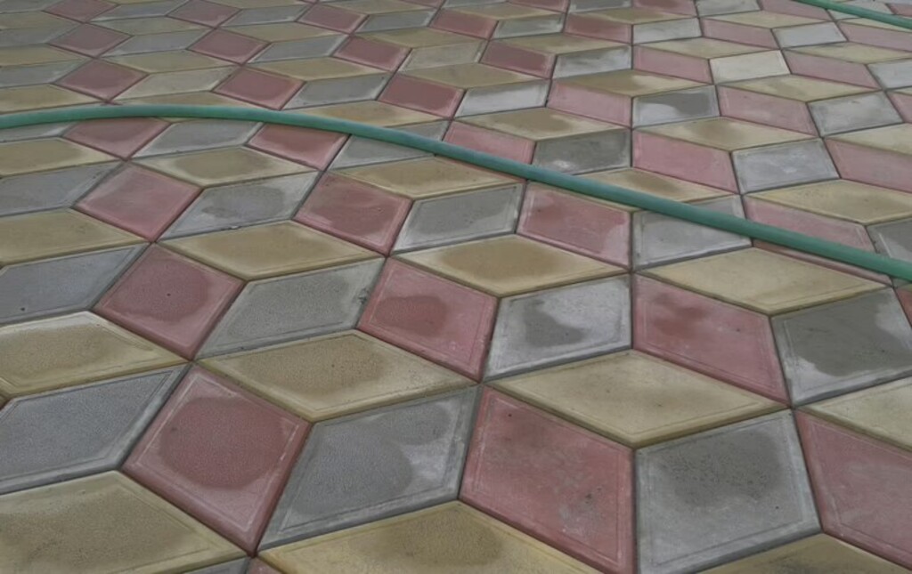 Укладка тротуарной плитки, благоустройство двора, фото 4